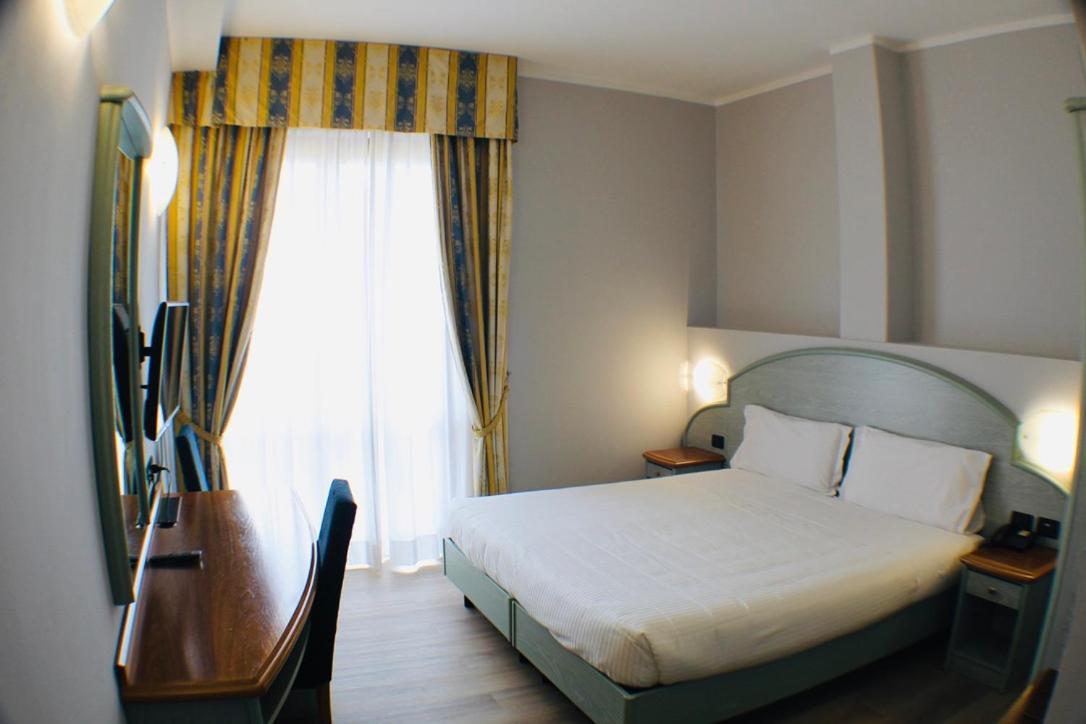 Hotel Europa Milano Rosate エクステリア 写真